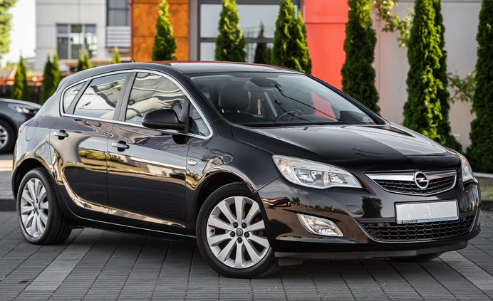Opel Astra cena 27700 przebieg: 219111, rok produkcji 2010 z Radom małe 326